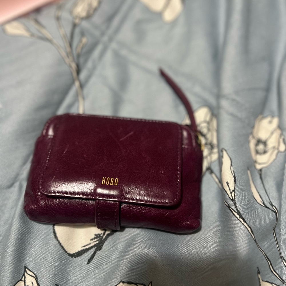 Hobo wallet-pre owned beauty